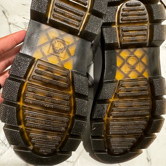 DR MARTENS COMBS WOMEN'S AJAX LEATHER CASUAL BOOTS - Picture 13 of 16